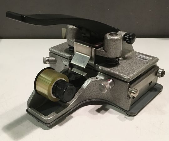 CIR M3 35mm splicer with adjustable registration pins for accommodating shrunken film.
